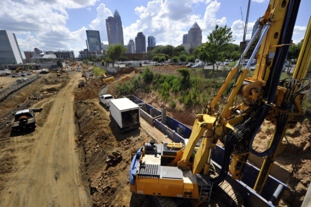 Construction along the CityLYNX Blue Line Extension